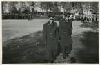 Överste Widegren I 4 med befäl.
I bakgrunden militärorkester och andra uppställda militärer.