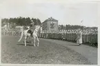Överstar mottager lottorna på brigadfältet 1940-tal.