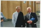 Överstelöjtnant Anders Berg A 1 och veteran,civilklädd utanför matsal på Garnisonsområdet.