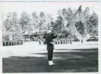 Högtidlighet på Grenadjärvallen i början av 1960-talet.
Fänförare :Löjtnant Hans Ramström.