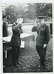 Prisutdelning Grenadjärvallen med regementschefen början 1970-tal.
