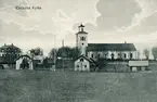 Vy mot Klockrike kyrkby vid 1900-talets början. Ortens nuvarande kyrka stod färdig 1826, helgad åt prinsessan, sedermera drottning, Josefina av Leuchtenberg. Den nya kyrkan hade även byggts gemensamt av Klockrike och Brunneby församlingar och tillhör ännu en av länets större landsbygdstempel. Längst till vänster i bilden tornar folkskolan och i förgrunden lägenheten Lugnets två hus som fungerat som klockareboställe och skola men vi tiden inrymde speceri- och diversehandel.