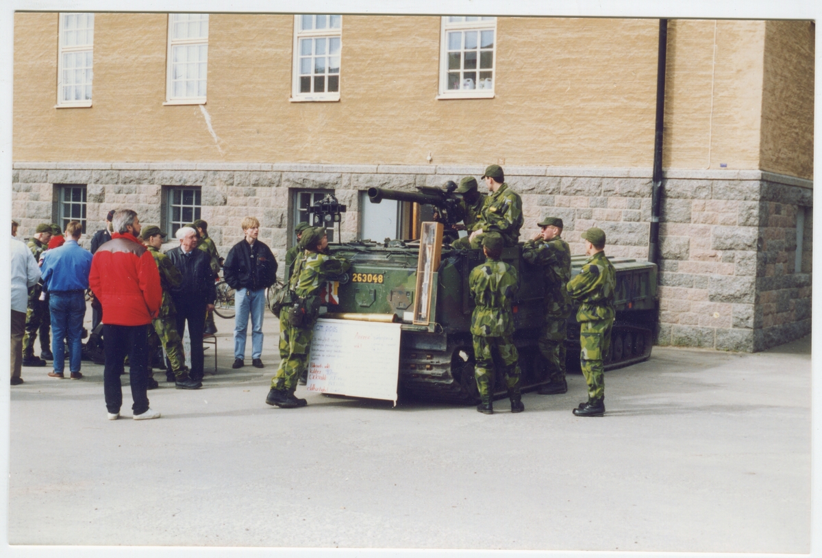 Pansarvärnskanon på terrängfordon
Garnisonsområdet, Linköping.