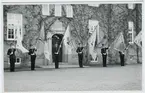 Paradering med alla regementets fanor. År 1938.