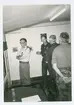 Brittiske generalmajoren Alsehurst besök vid regementet 1983.
I regementsmuseet.Major Carl Hallenberg.