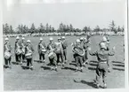 Musikkår (trummor,tromboner,bastubor).