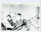 Tre trombonister spelar.