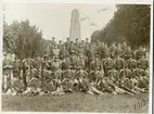 Stort gruppfoto 1913. Malmen I 5 vid minnessten.