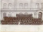 Underofficersskolan i Norrköping. Sent 1800-tal.
Gruppbild på drygt 100 militärer.