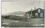 Kompani Övertårneå VKI 1915. Militärer till häst.