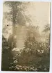 Minnesfesten å Malmen 1921.
Vid Minnesstenen Fredriksson och fanjunkare du Rees.