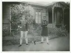 Malmen officersbostäder.
Fr.v. Löjtn. J.von Feilitzen,löjtn. Herr Tersmeden ca 1921.