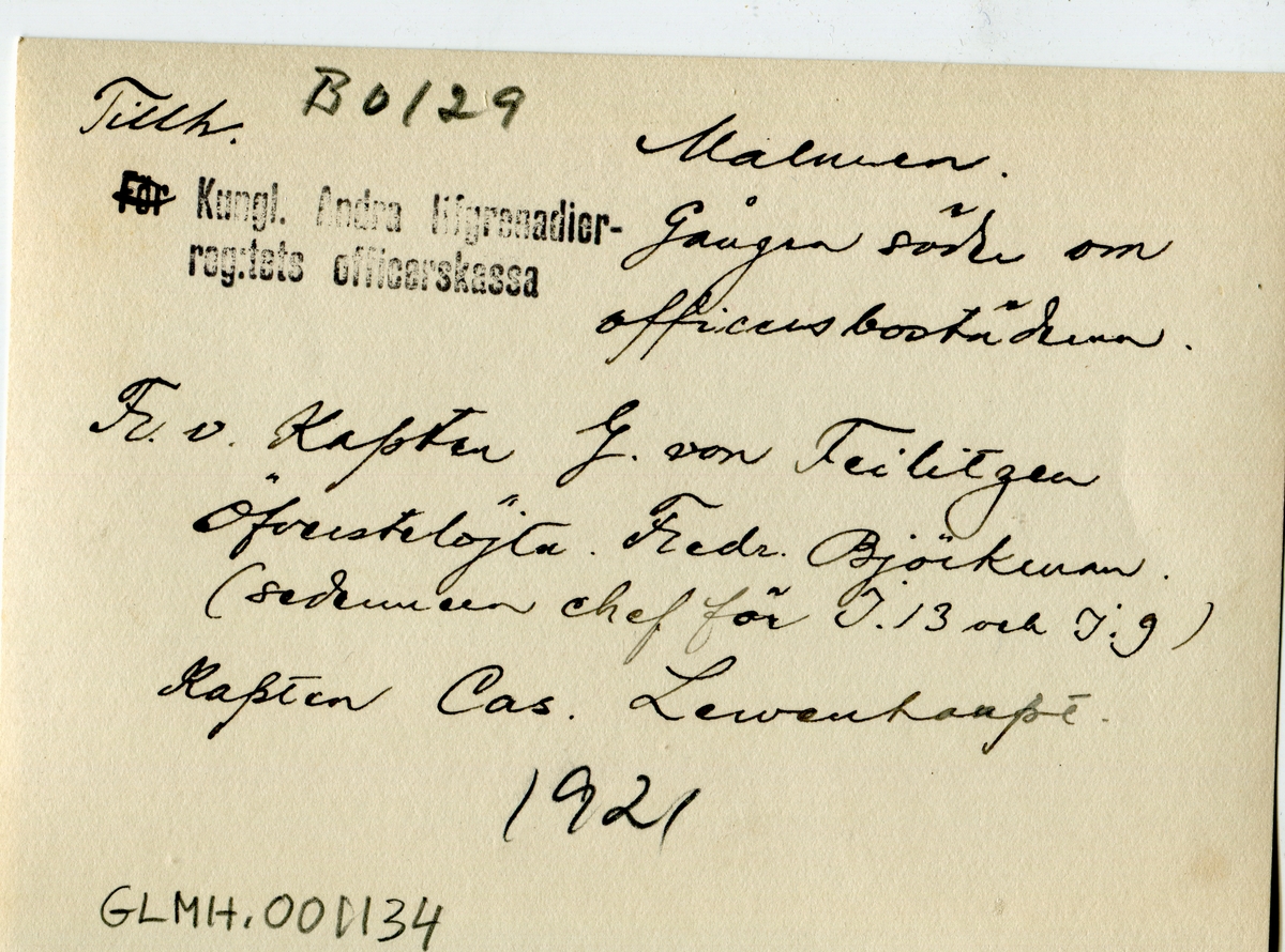 Malmen.Gången söder om officersbostäderna.
Fr.v. kapten G.von Feilitzen.Överstelöjtn. Fredr. Björkman
Kapten Cas.Lewenhaupt. 1921.