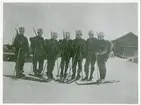En grupp skidåkande militärer,troligen under
beredskapstiden 1940-tal.