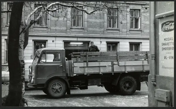 Lastebil i Parkveien.