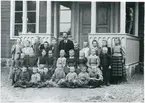 Västerås-Barkarö sn, Västerås kn, Ridön.
Skolklass i ridö skola, 1897.