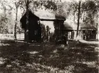 Kaffestugan, Strandbjörket, 12/9 1920. 
Stugan flyttades till Strandbjörket efter lantbruksutställningen i Växjö 1916, där den också fungerade som kaffestuga.