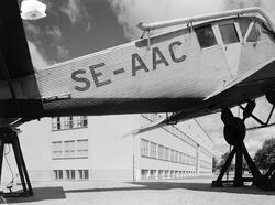 Flygplan, Junkers F13, utställt utanför Tekniska Museet.