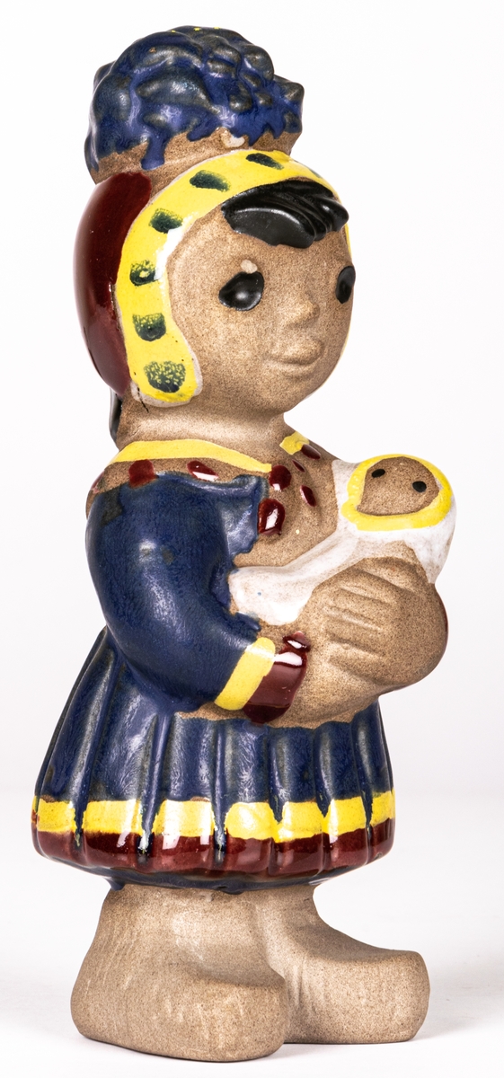 Figurin Lappflicka, formgiven av Dorothy Clough 1955 för Gefle Porslinsfabrik. Hör samman med figurinerna Lappojke och Lapphund.