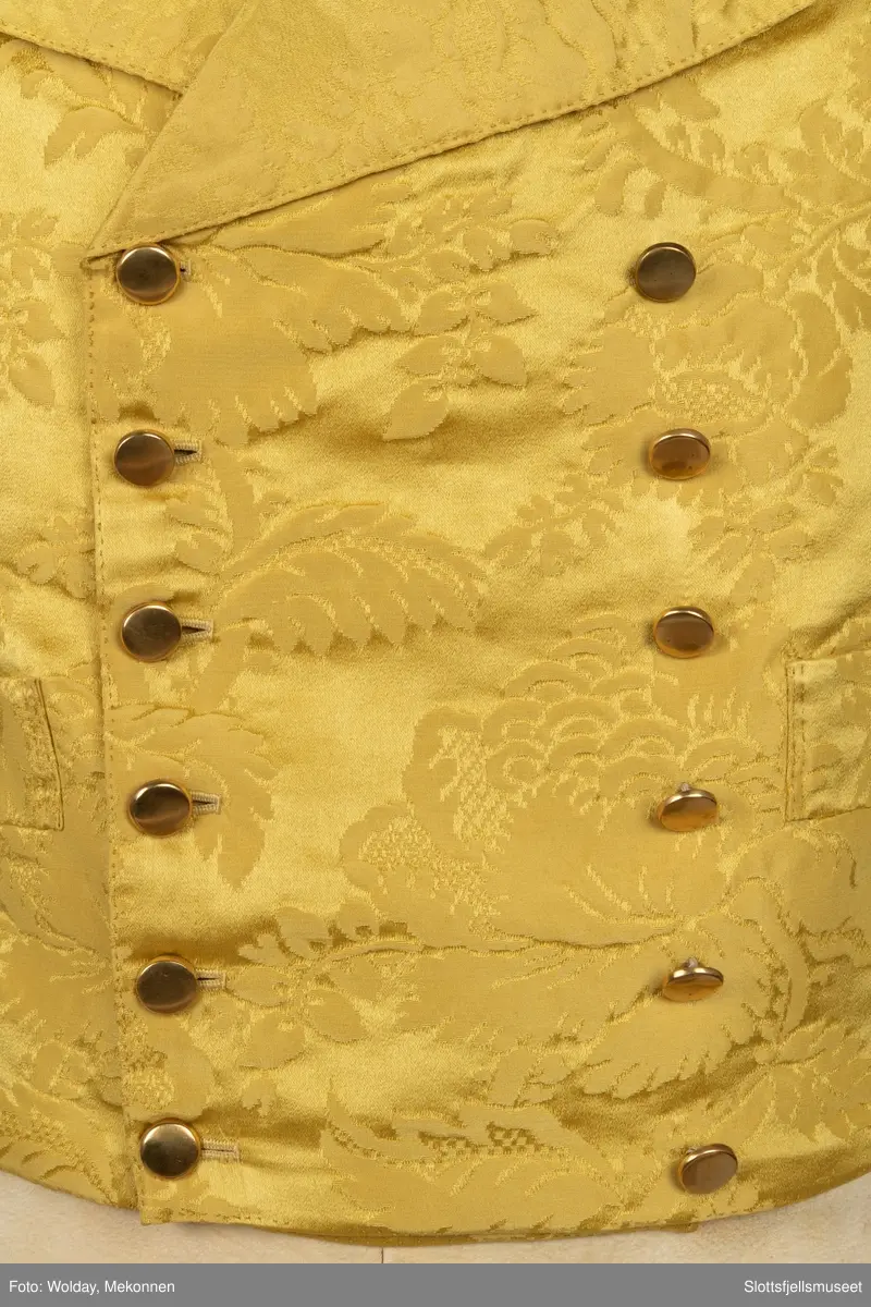 Vest til Vestfoldbunad. Innvendig fôret med lin. 