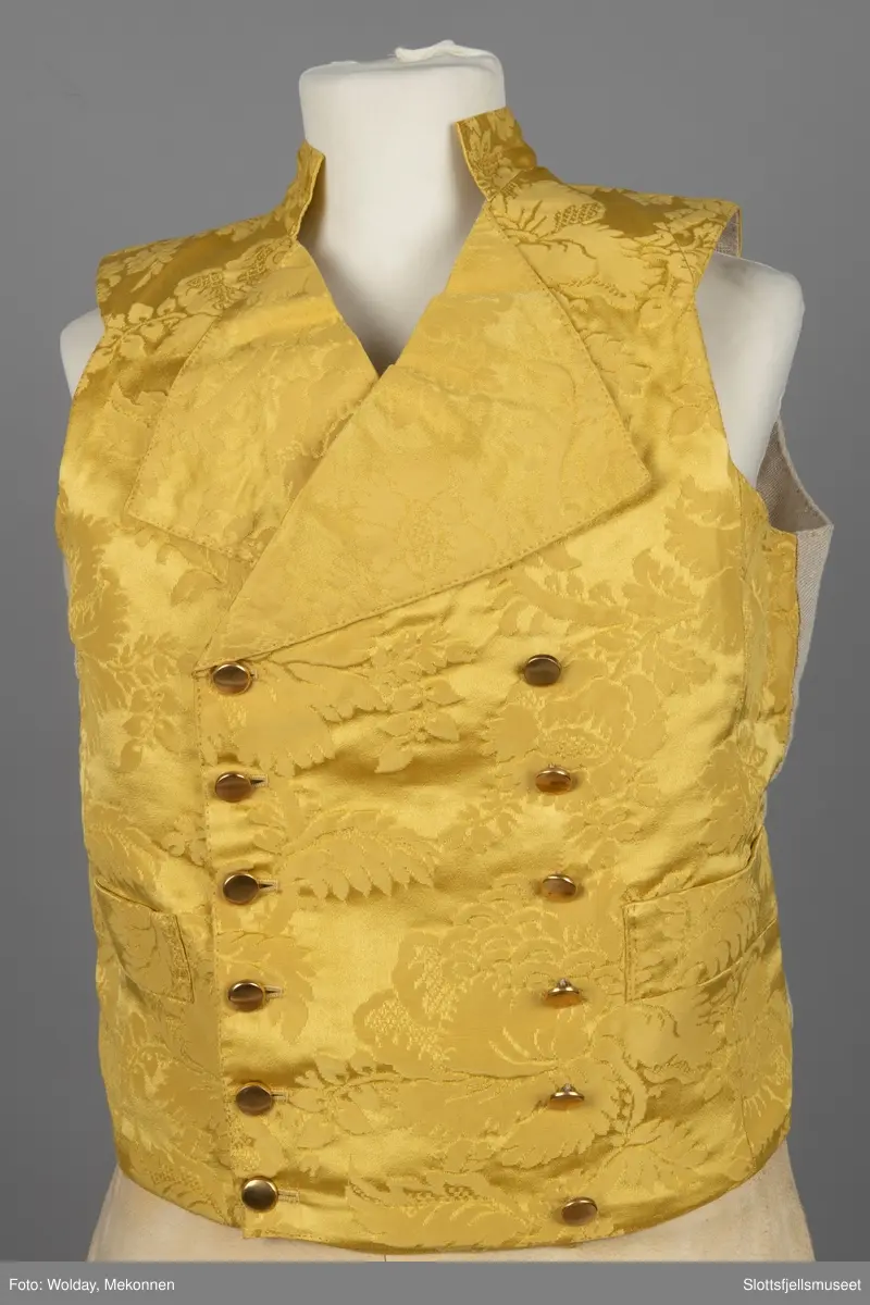 Vest til Vestfoldbunad. Innvendig fôret med lin. 