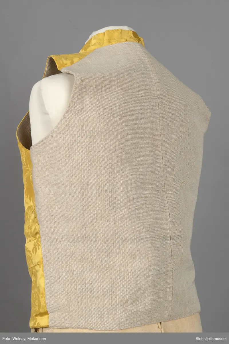 Vest til Vestfoldbunad. Innvendig fôret med lin. 
