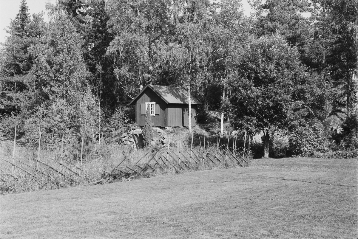 Källarbod, Fiby S:1, Kolbäck, Vänge socken, Uppland 1984