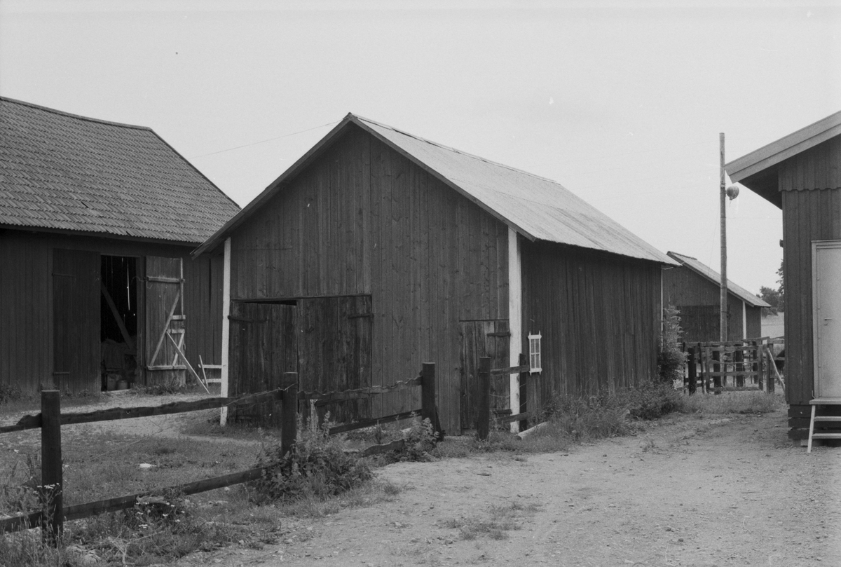 Lider, Väsby 1:17, 1:3 och 1:4, (Tolvmansgården), Vänge socken, Uppland 1975