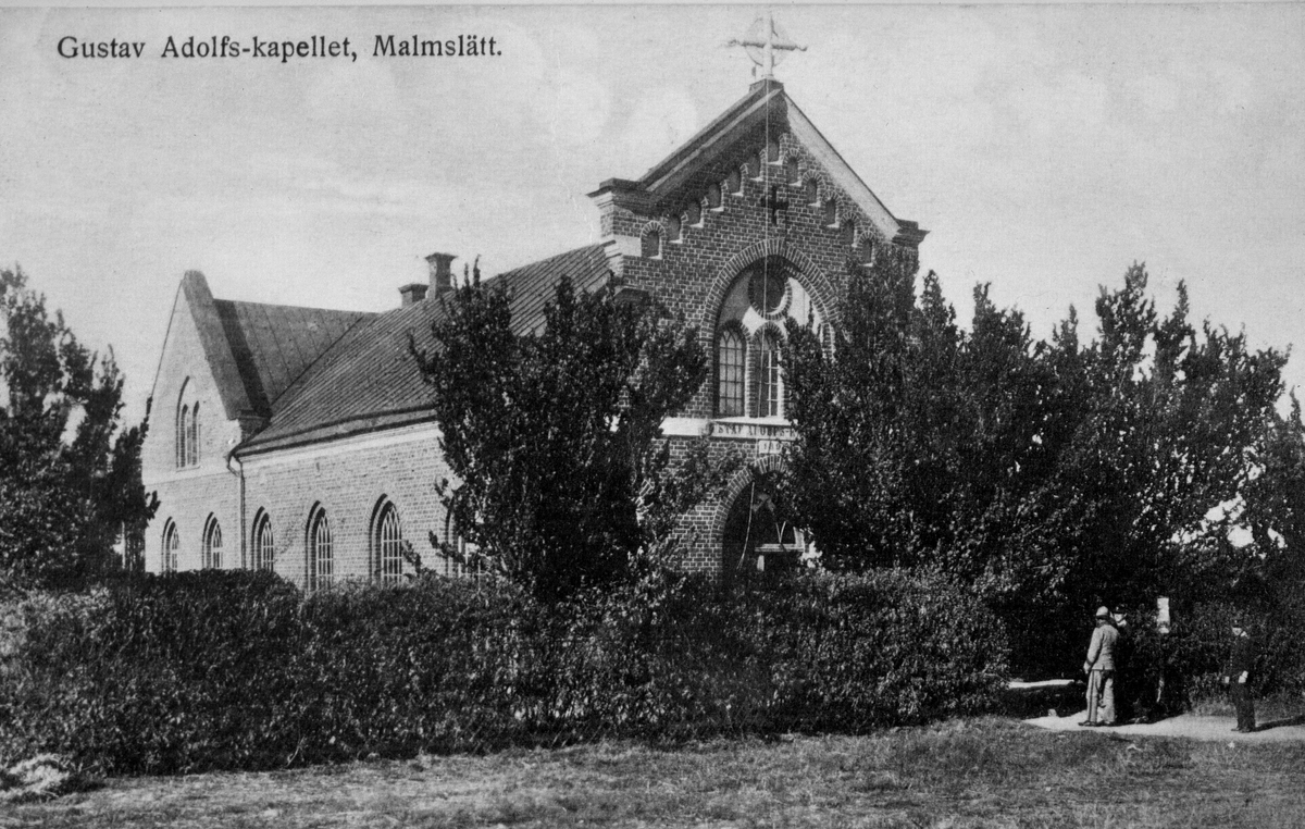 Gustaf Adolfs-kapellet. Samling med bilder från Malmslätt utanför Linköping. Bilderna förvaltas av biblioteket i Malmslätt, Kärna. Fotografier tagna av privatpersoner boende i Malmslätt. Bilderna föreställer miljöer runt Malmslätt utanför Linköping.