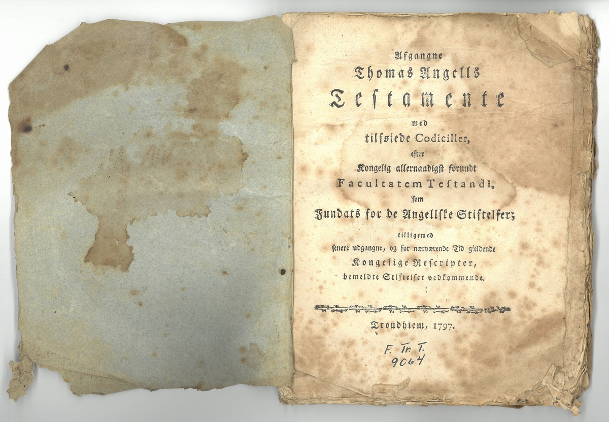 Hefte, 76 sider + omslag, sydd.