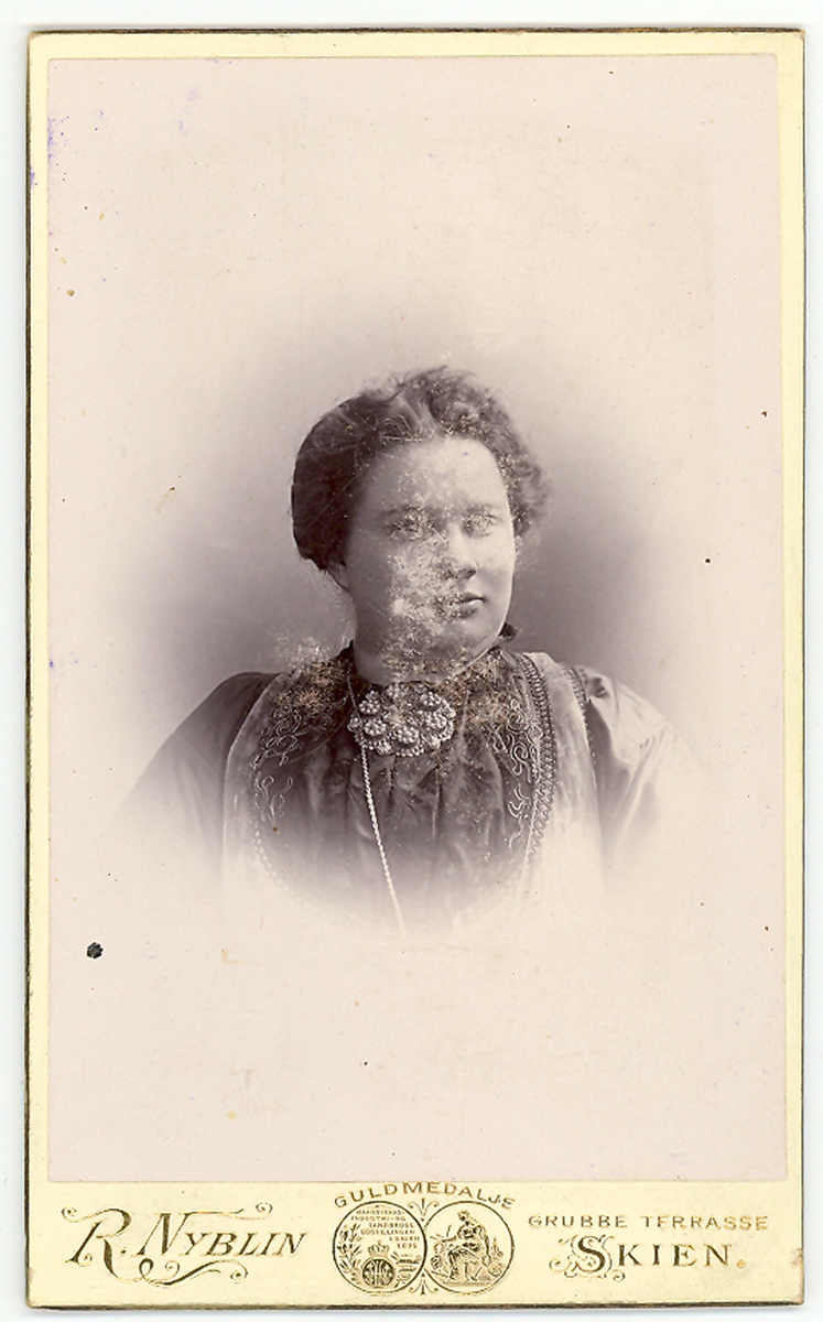 Portrettfoto av Aslaug Borgen Sannes