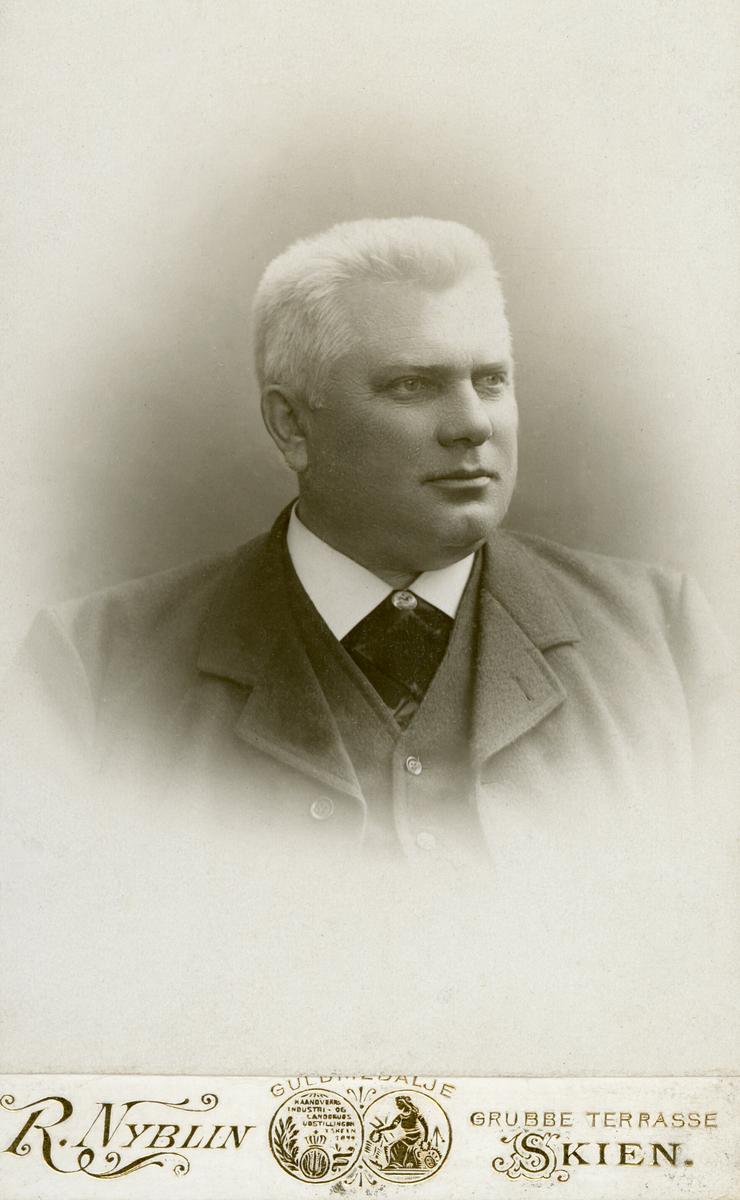 Visittkortfoto av Halvor Borgen