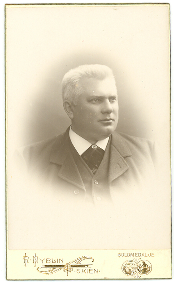Visittkortfoto av Halvor Borgen