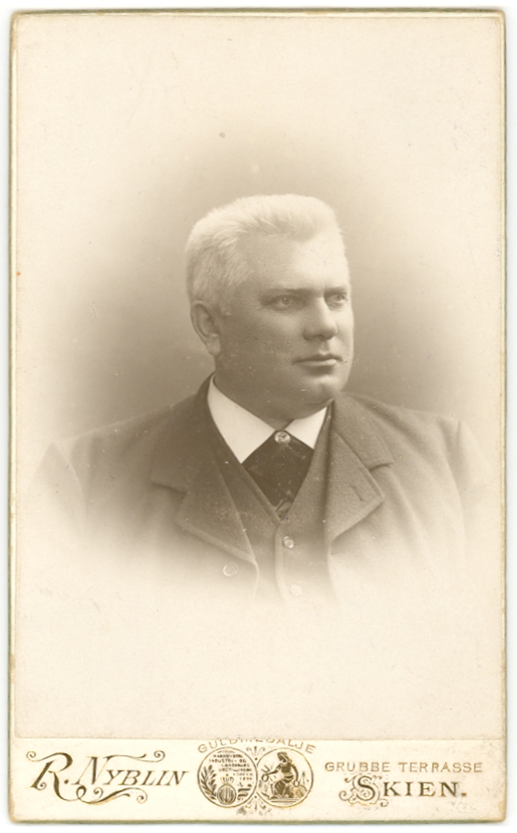 Visittkortfoto av Halvor Borgen