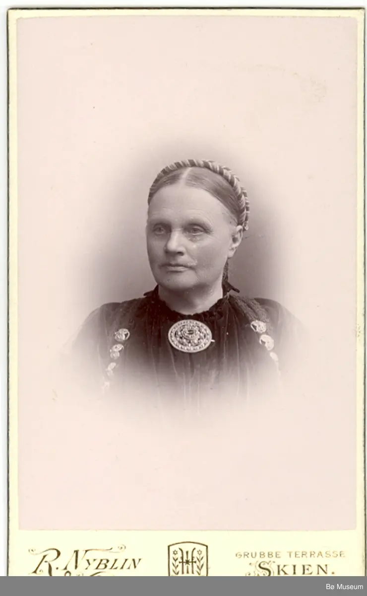 Portrettfoto av Aslaug Opdal