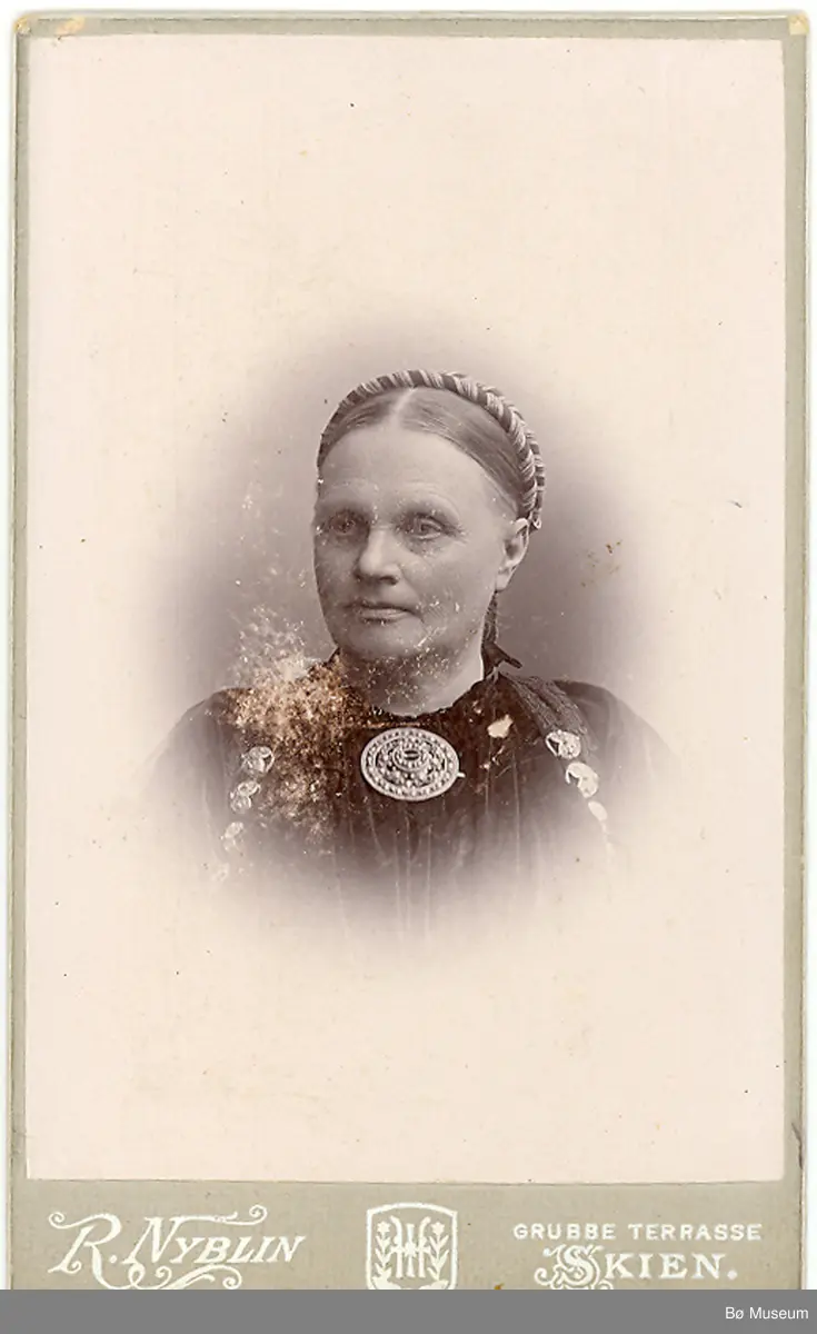Portrettfoto av Aslaug Opdal