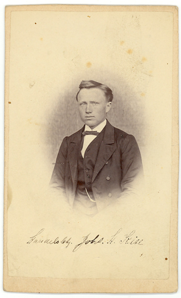 Portrettfoto av Johannes H. Kise, handelsbetjent