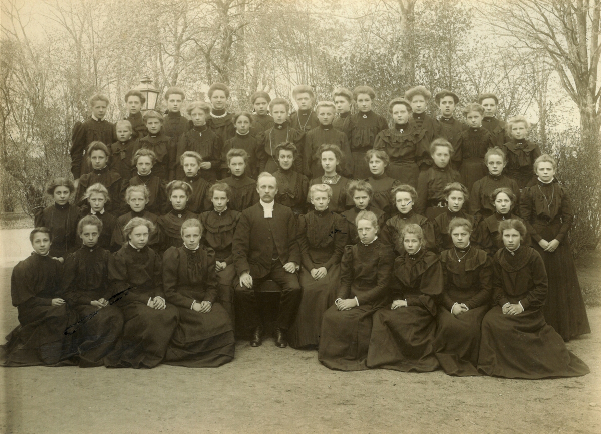 Konfirmander ca 1908. Ina (Katarina)Abrahamsson