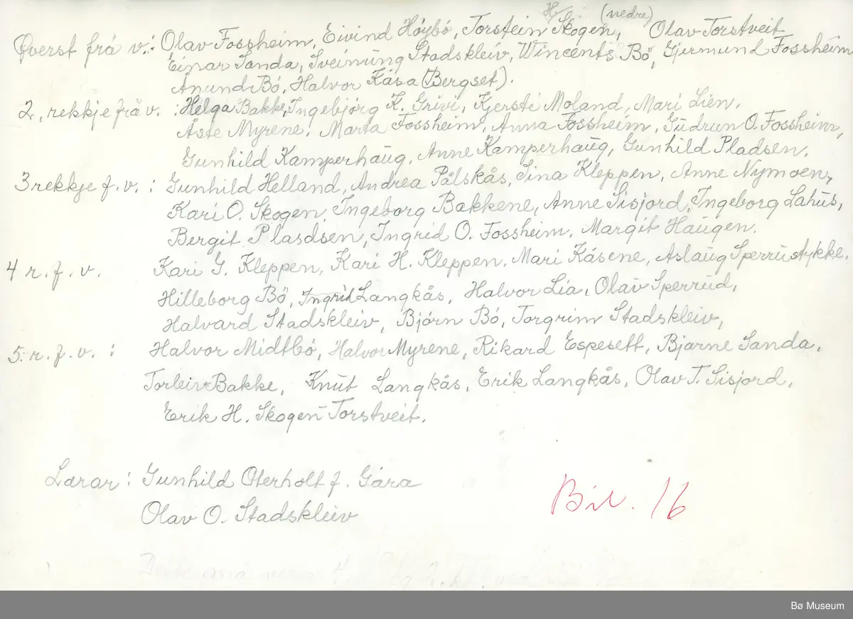 Bø skule 1916-17 med lærarane Olav Stadskleiv og Gunhild Otterholt.
Namna på elvane er ført under Opplysningar, og på eige bilde.
