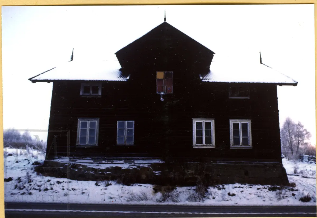 Husmannstua "Tømmerbakken" under Dvergsten.