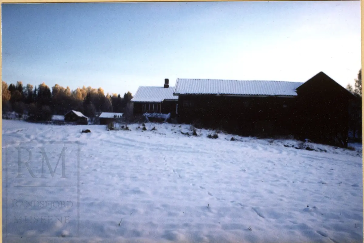 Husmannsplassen "Kullibakken" under Dvergsten.