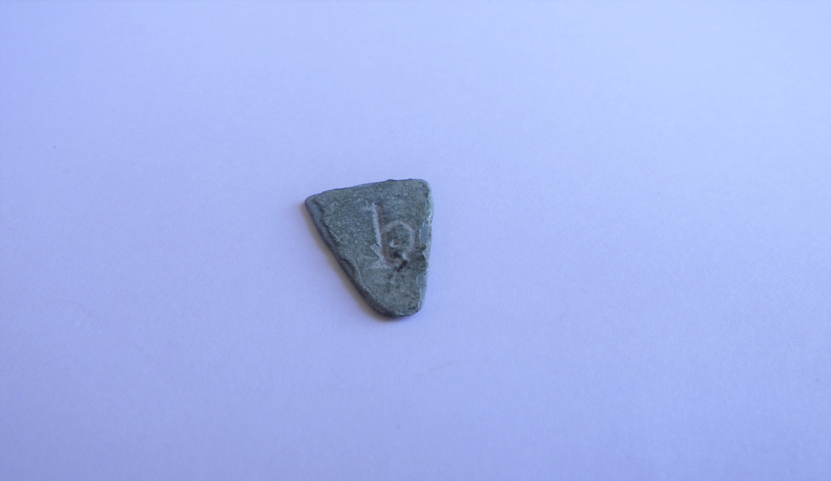 Stempel: gotisk minuskel h med prikk inni.