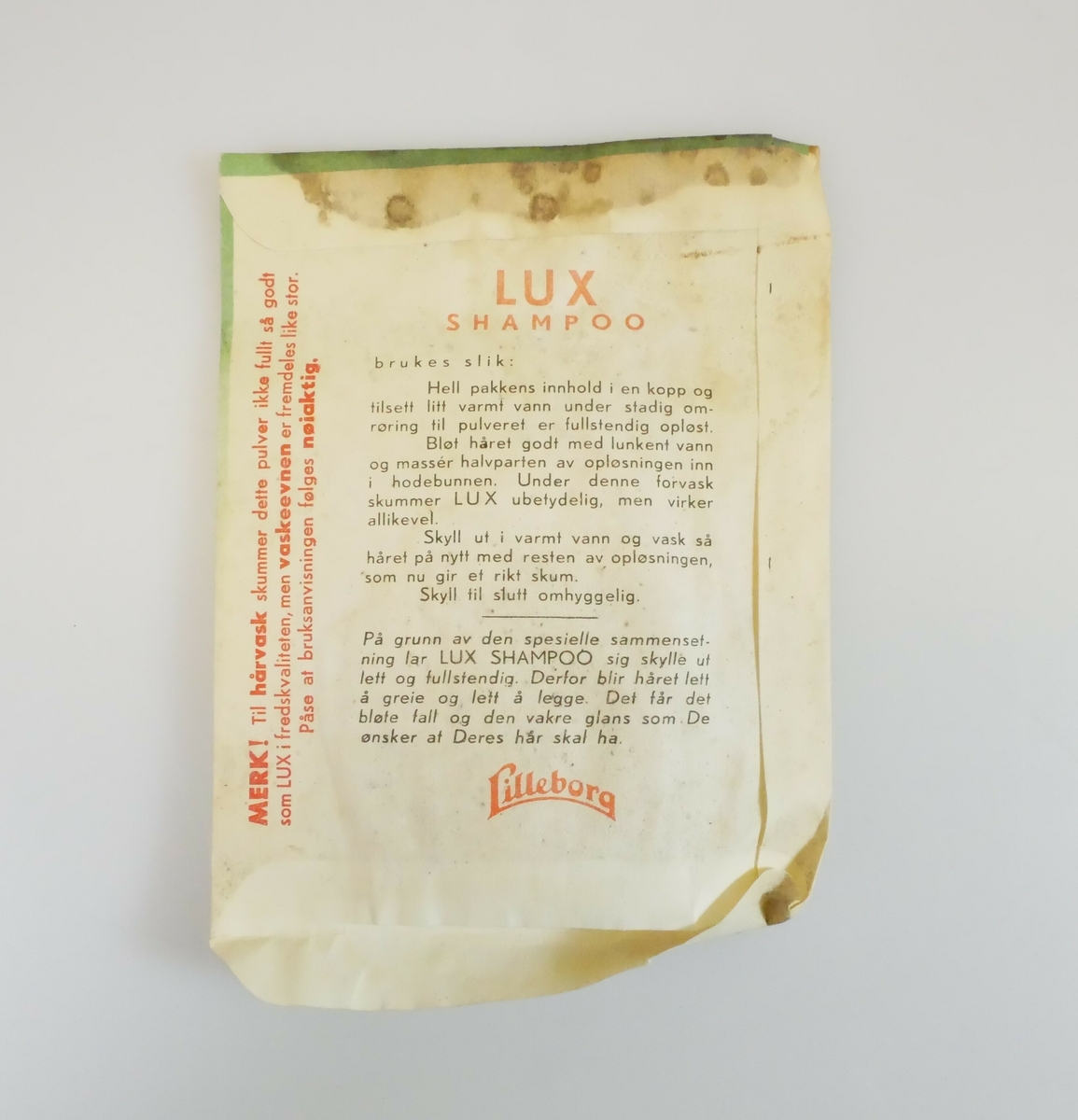 Kvinne i profil med blondt hår