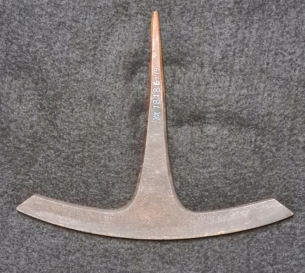 En av 15 st filet utan skaft. 

Stämpelytans längd:
18 186:
13= 40 mm                            
14= 50 mm
15= 80 mm
16= 80 mm
17= 95 mm 
18= 115 mm
19= 140 mm
20= 145 mm
21= 135 mm
22= 110 mm
23= 130 mm
24= 125 mm
25= 95 mm
26= 140 mm
27= 140 mm