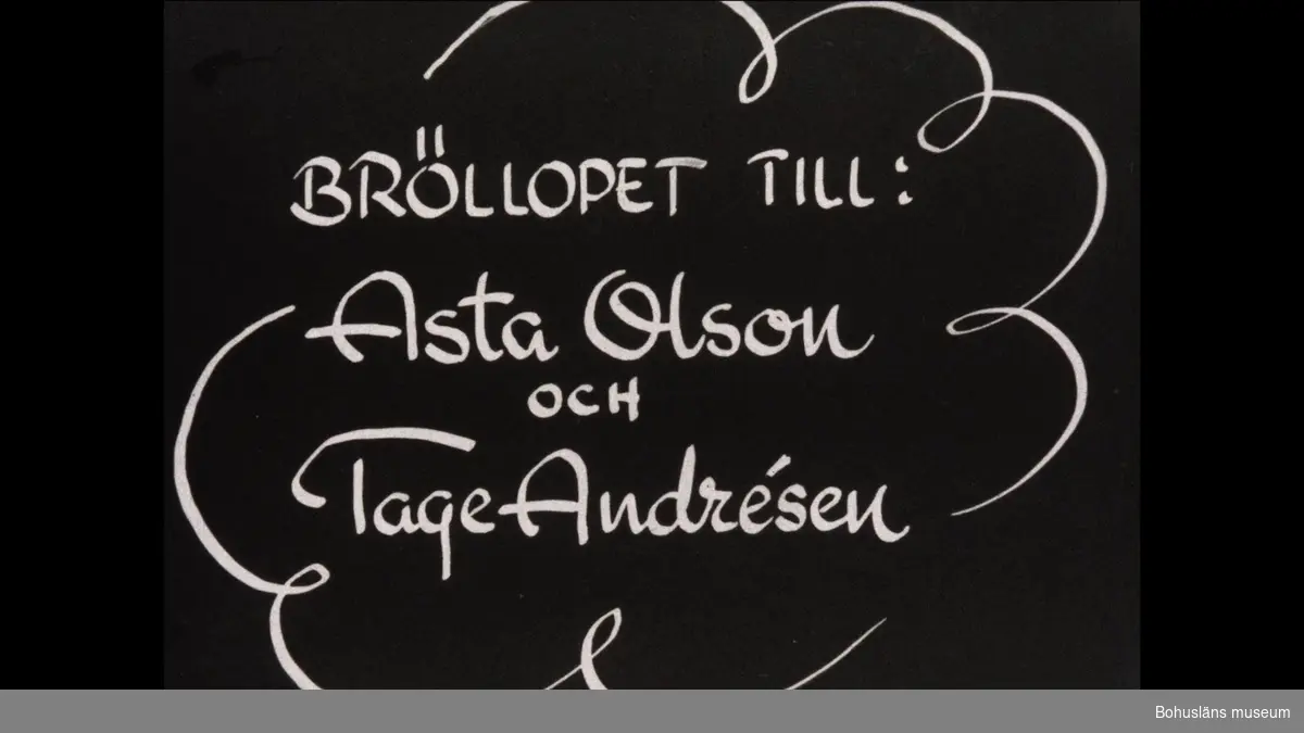 3 st bröllop från Östeby Di 1940 - 1955 16 mm
Digitaliserad av kb

Text som framgår av filmen:
Bröllopet till Asta Olson och Tage Andrésen

Två år senare
Den 25/9 48
Lalla Olsson och Lasse Brolin

Kyrkbröllop i Svarteborgs kyrka
Påskafton 1952
Lisa Olson och Olle Olson
Östeby