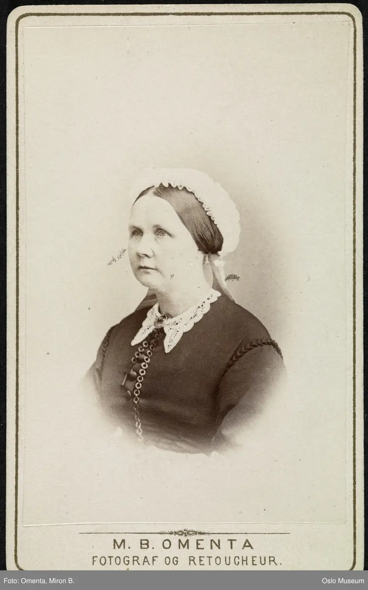 portrett, kvinne, vignettert brystbilde