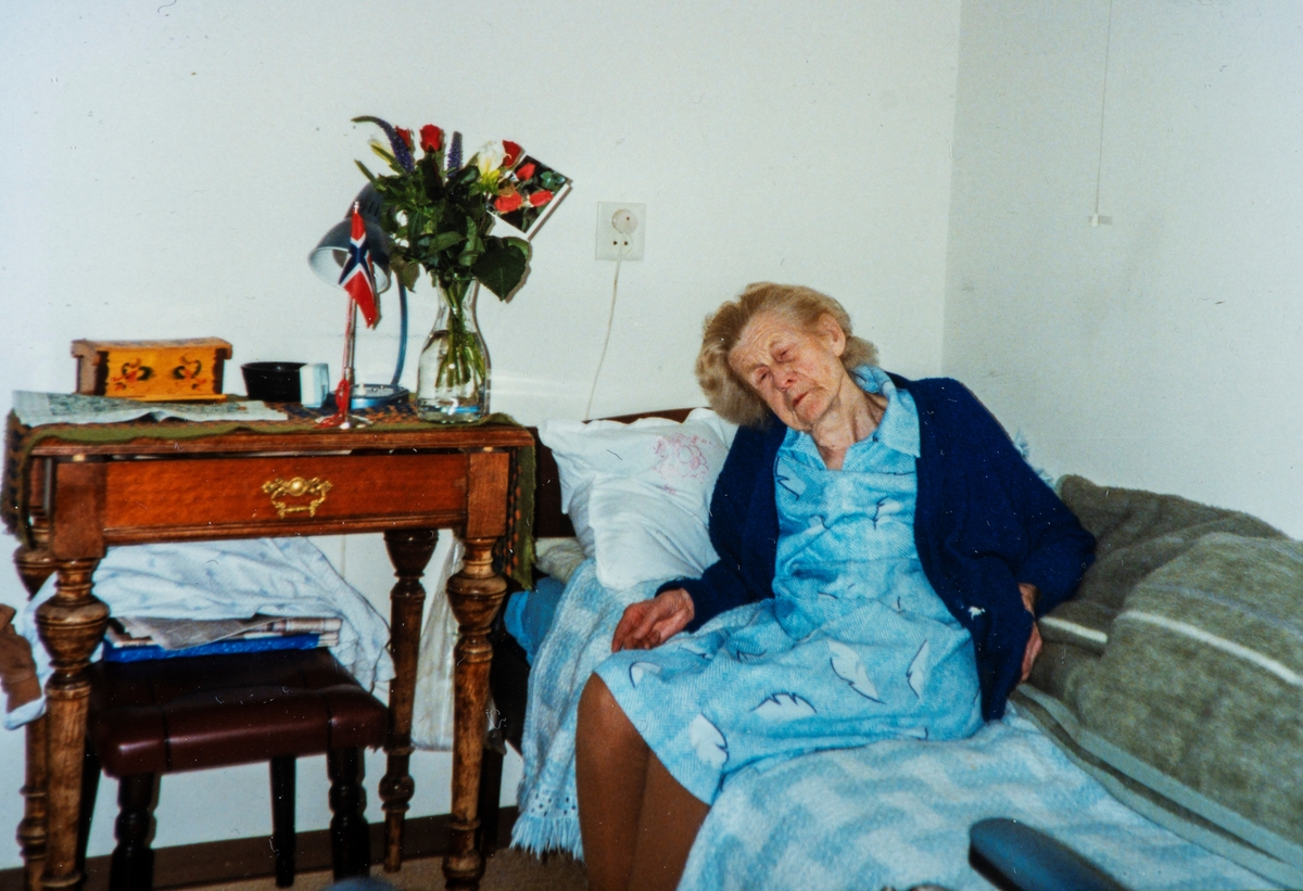 Maren Martinsen, født 05.08-1906, død 26.07-1997.