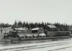 Vikersviks station. Tåg på väg till Dalkarlsberg.