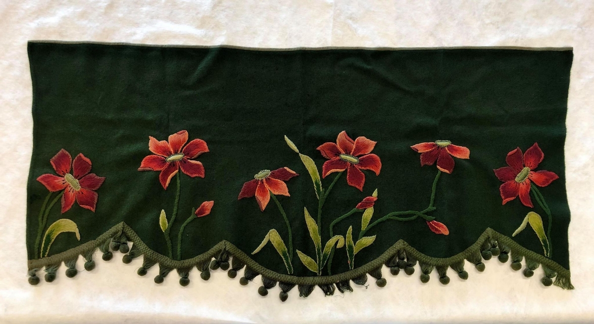 Stiliserte blomsterbroderier