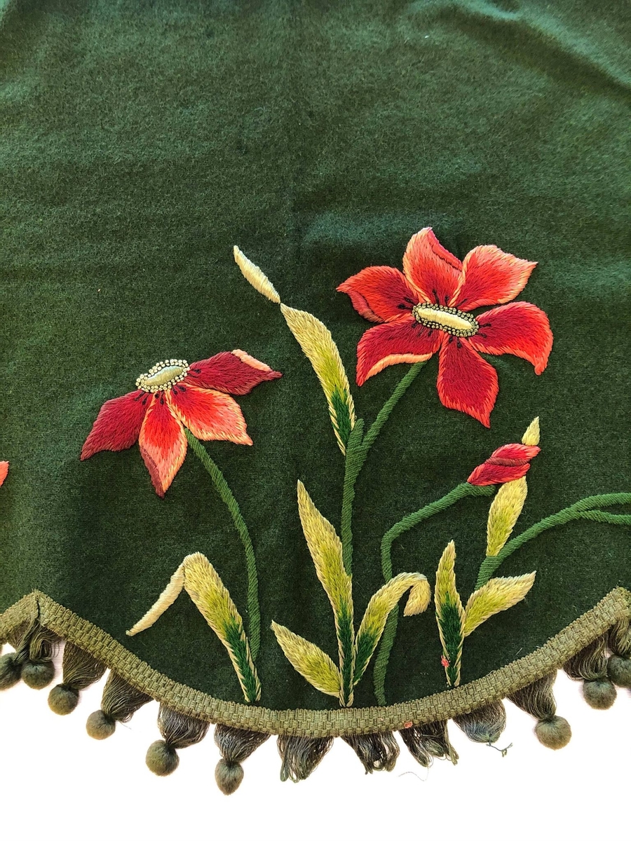 Stiliserte blomsterbroderier